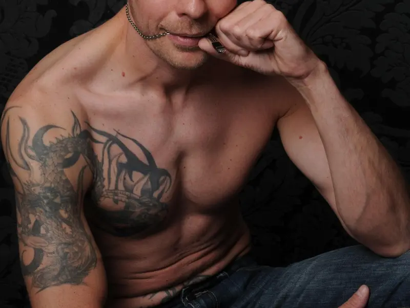 相恋8年，结婚遭到前男友父母反对，挽救感情该怎么做？