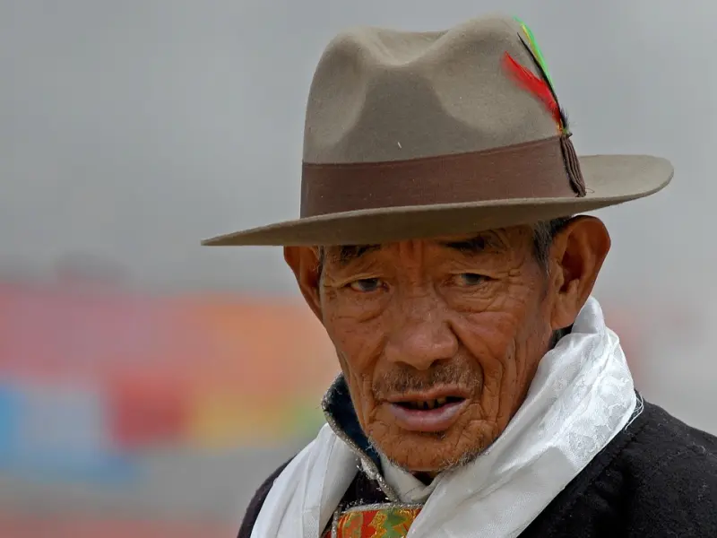 和老公结婚很多年，现在发现他出轨了，我又不想离婚，我该怎么办