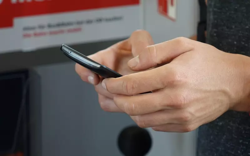 莫名收到劈腿前任的拜年短信，我TM还回了....