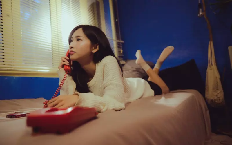 很想联系前男友又顾虑很多，怎么做才是对的？