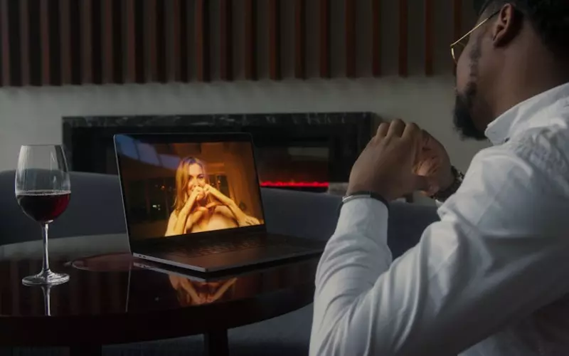 和女朋友网恋奔现成功了(和三年网恋女朋友奔现)