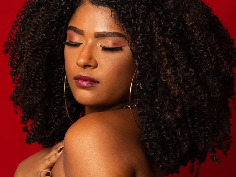 我主动关心女朋友，她却嫌弃我太啰嗦和我分手，我该怎么办