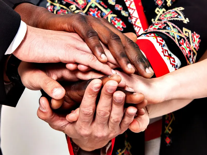 分手后我去挽回女友，但是她很反感，我该怎么办