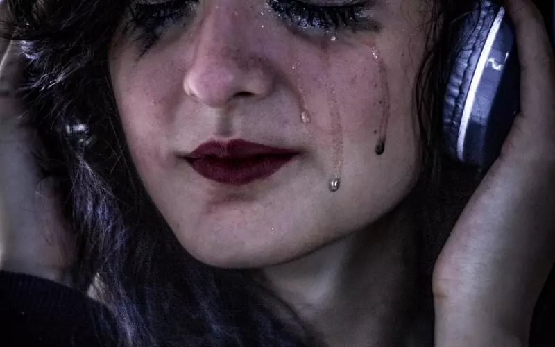 听了就想哭！哭点最低，听音乐也能「流眼泪」的星座 TOP３！