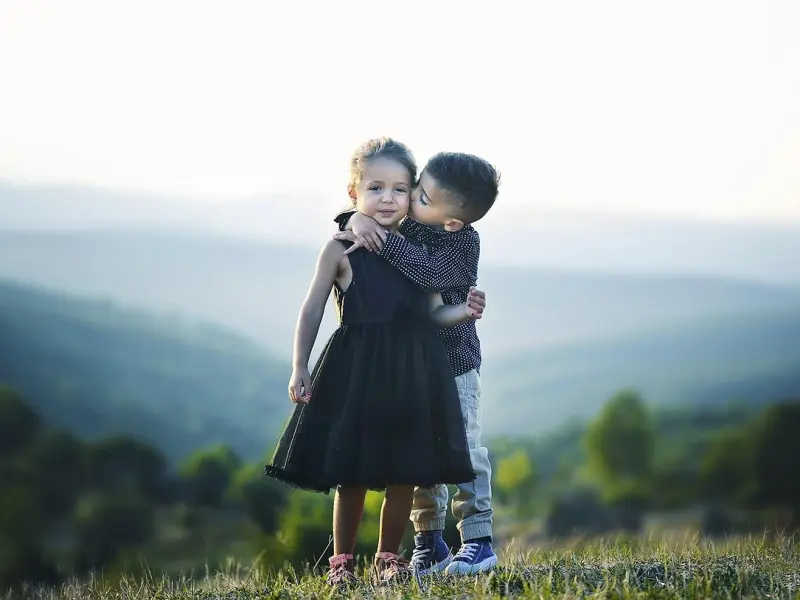 若男孩肯吻你这“3个部位”，早已深爱你，别轻易丢掉他！