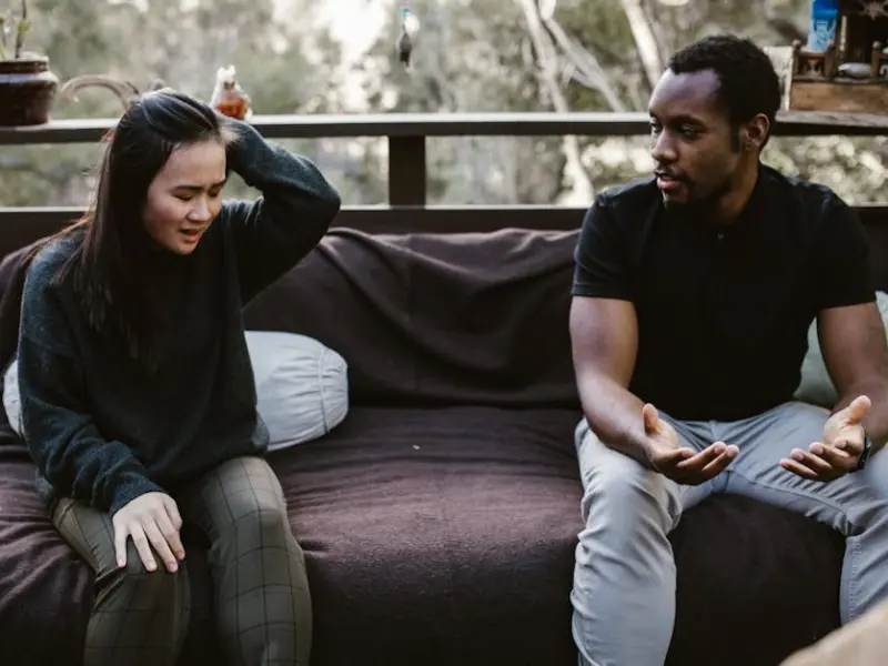 男人跟你谈感情有这样的表现，说明他是个“感情骗子”