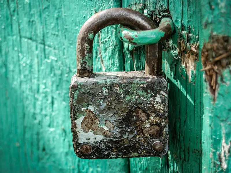 男人心里牵挂你，会有这4个不由自主的表现！