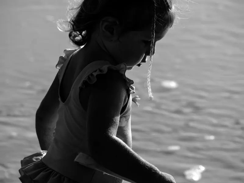 男人在不在乎你，别信他“嘴上功夫”，答案藏在这些举动里