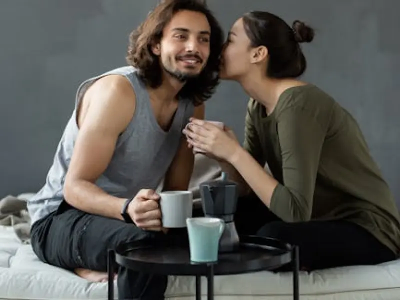 男人心里不爱你，相处时就会有这5个小动作，错不了！