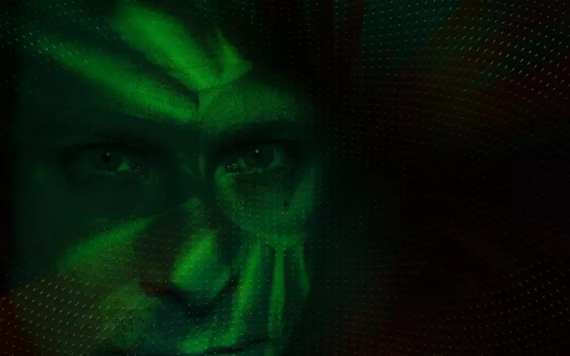 男人对你动了真情，会有这5个“肢体语言”，装不出来