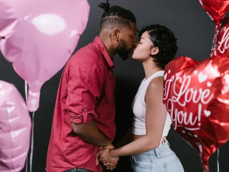 如果男人亲过你这三个地方，证明他是真的爱你！