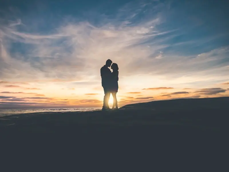 男人学会了这4个套路，会让女人情不自禁的爱你