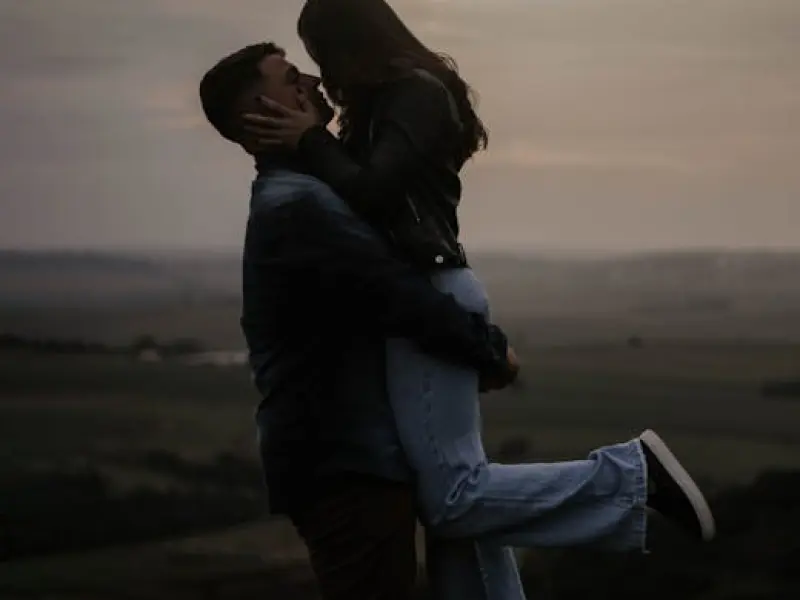 男人很爱一个女人，一定会有这六个表现，你占了他几个？