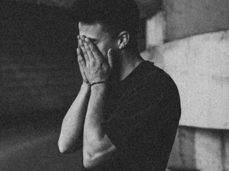 男人疯狂想念你，会给你发这“四个字”，别看不懂