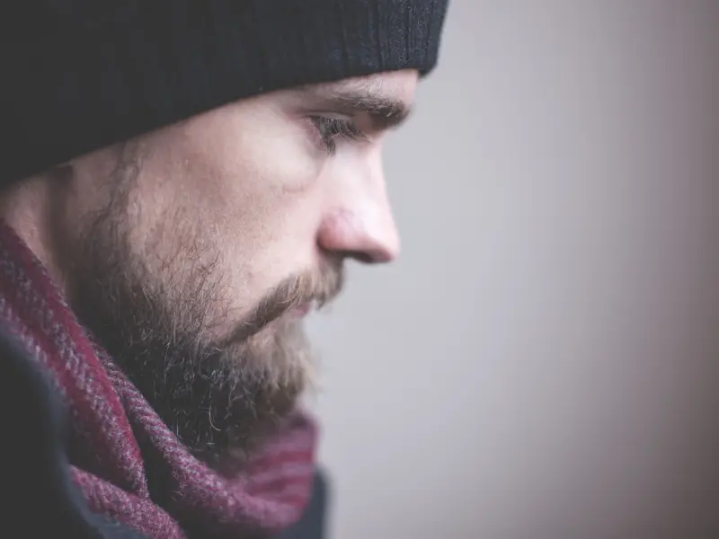 男人真正放不下一个女人，都会有这5大表现，是“装”不出来的！