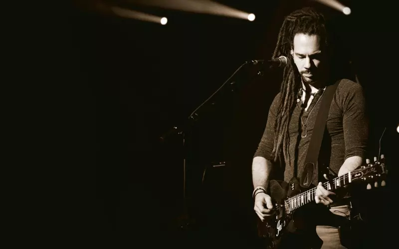 分手后男人真正放不下你，他一定会有这些表现!