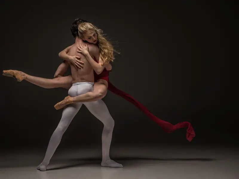 一个男人对你有这4个表现，就是“发疯”似的想你了！