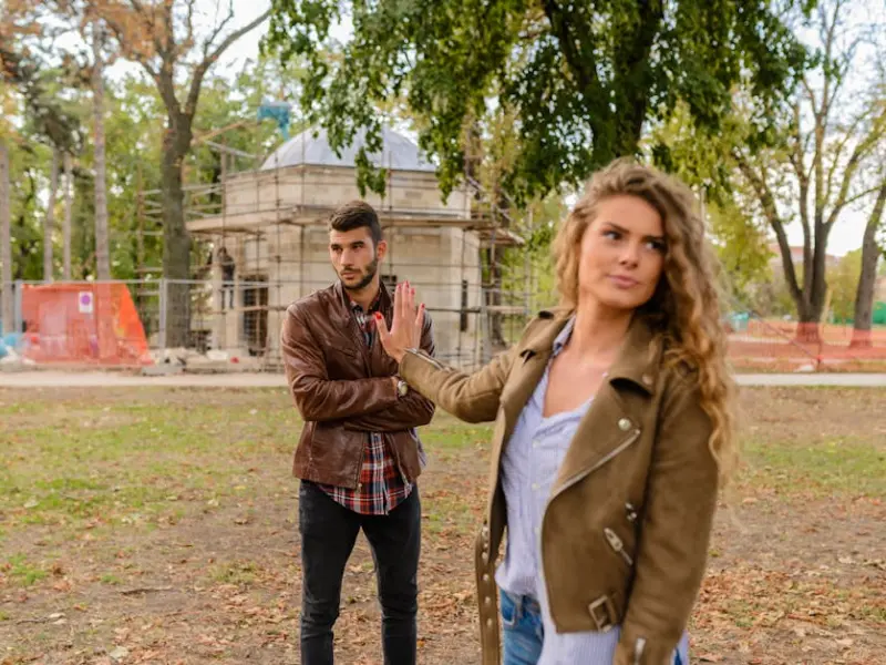 男人想要离开你了，会有这几个情不自禁的表现