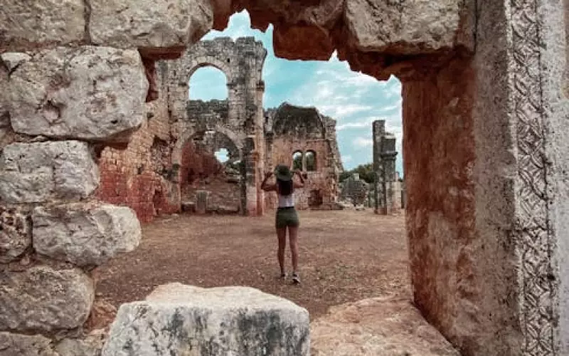 生肖兔男有婚外情2023年(四十岁的女人该看透什么)