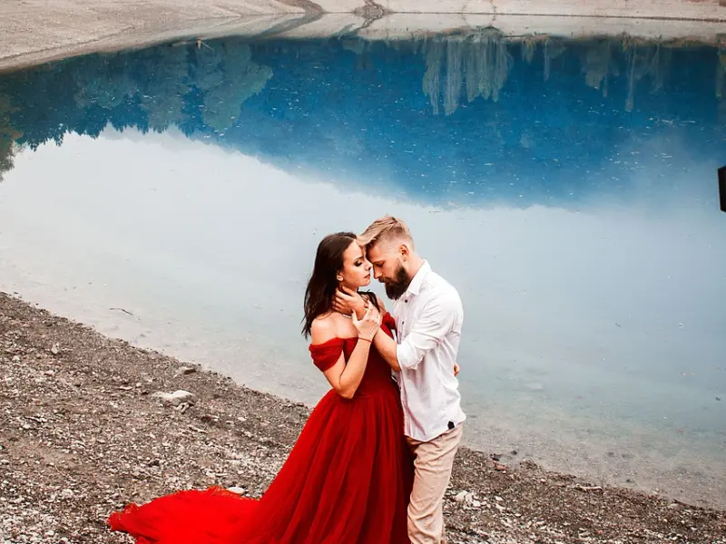 女人有这几个行为，可能对别的男人动情了，别大意