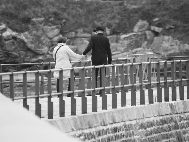 女人在爱情中不能自己，会有这四个表现