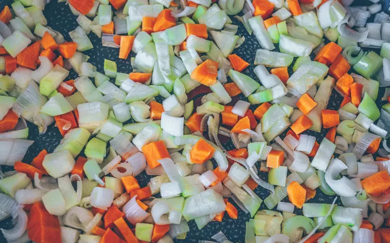 女人与你“相处日久”，对你这样做，其实是“吃定你”的潜台词！