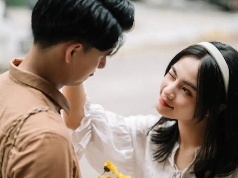 女人对你有这6种暗示，说明她对你有意思，你错过了多少？