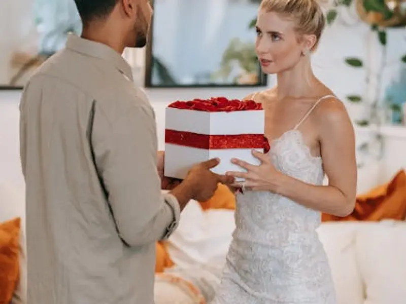 女人对你有这5个暗示，说明她为你动情了！