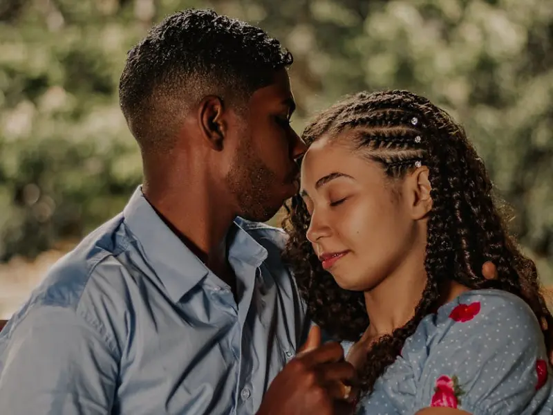 如果一个女人对你动了真情，会有这些表现的，你知道吗？