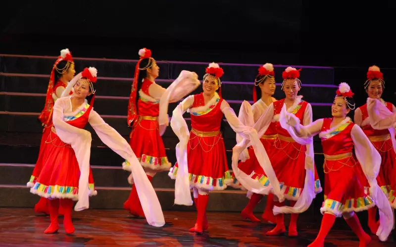 女人对你动了“真情”，4个表现藏也藏不住，很明显