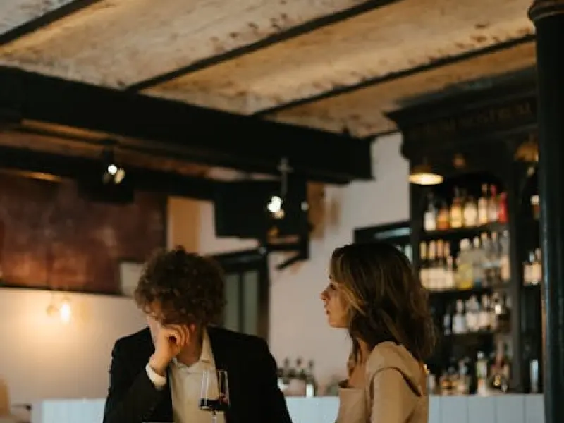 女人有意让你“撩”，会主动有这些表现，男人别不懂