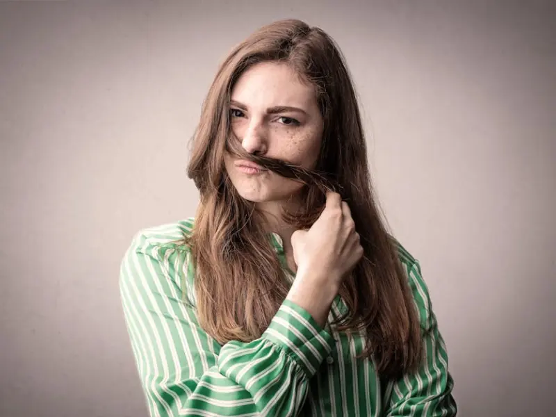 女人对你动了真情，会有这四个傻傻的表现，男人要珍惜