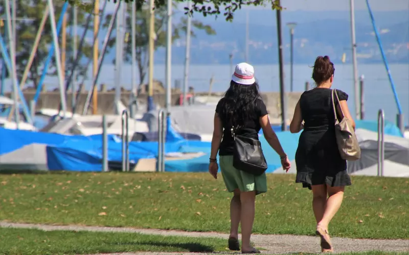 女人愿意让你碰她这几个“地方”，说明她可能爱上你