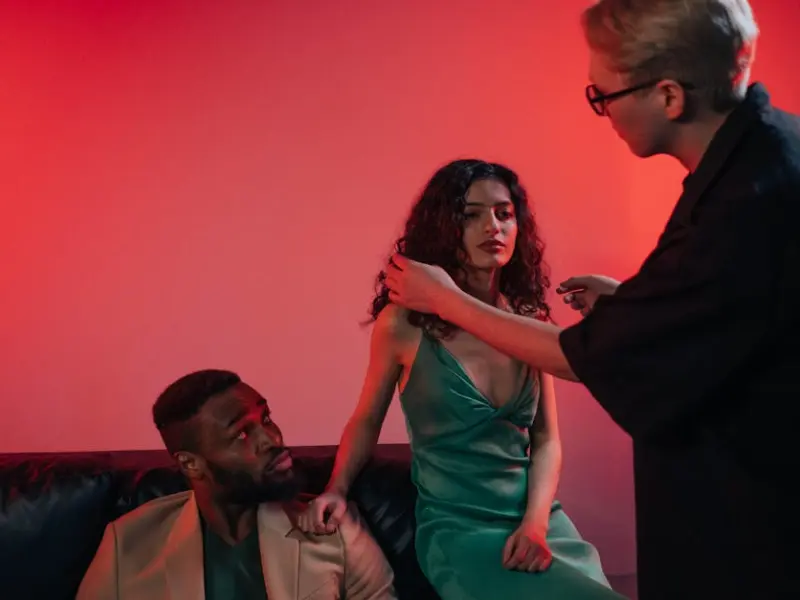 女人若是爱你，就不会拒绝这三件事，根本装不出来