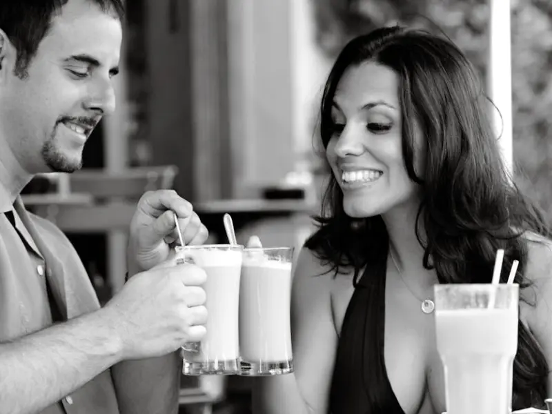 女人真心喜欢上你，便会有四个“主动”，已经把你当老公，很现实