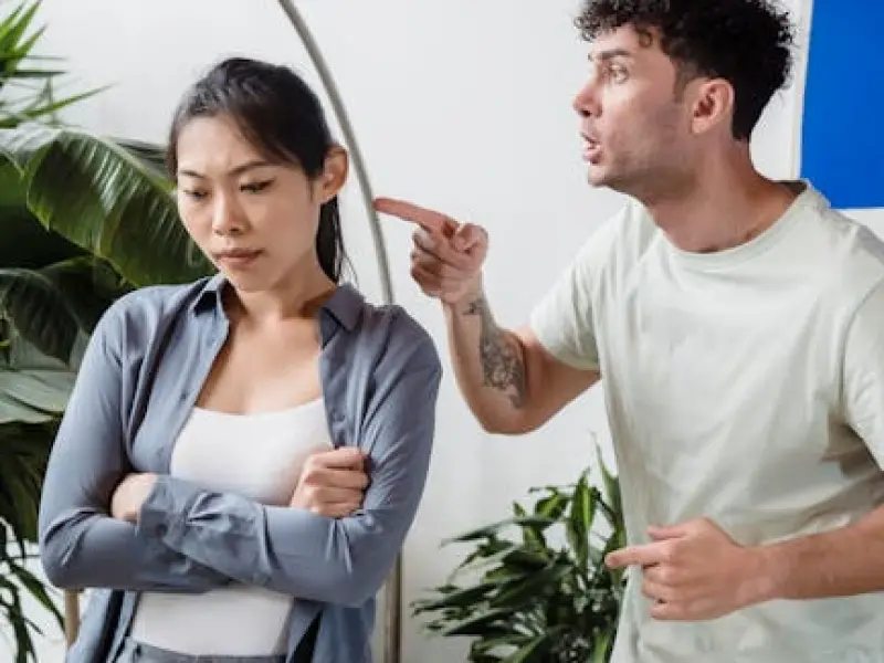 女人想要撩你，会有这几个“暗示性”的行为，别不懂