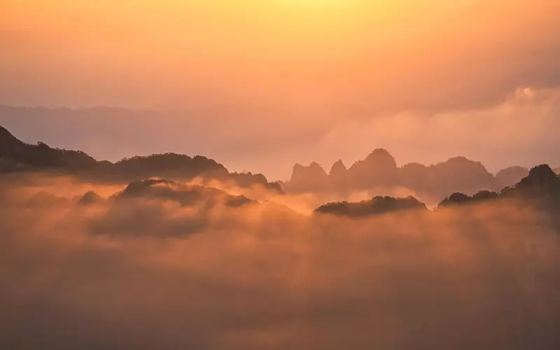 异性同事之间，频繁有这4种行为，迟早要出事儿！