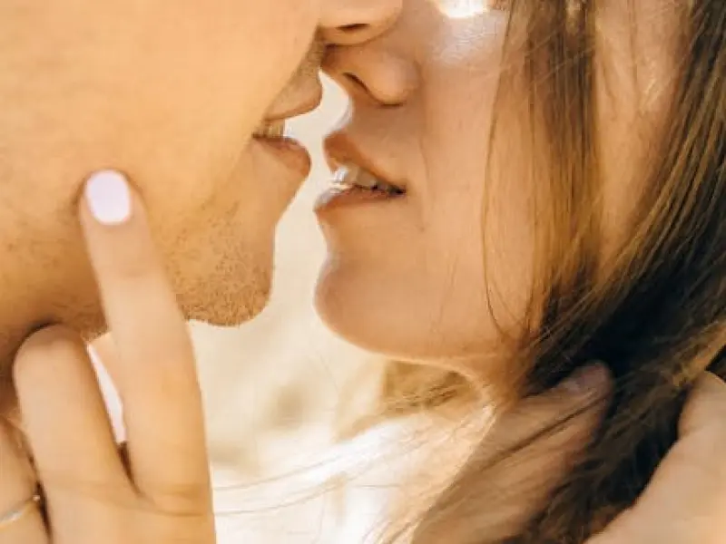 从未亲吻抚摸过你这三个地方，说明男人爱你不够深！