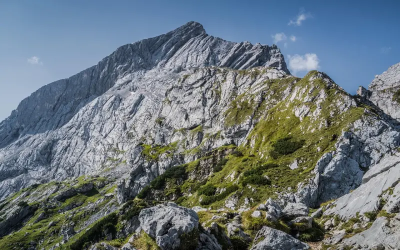 满足3个条件以上，他只是想睡你！