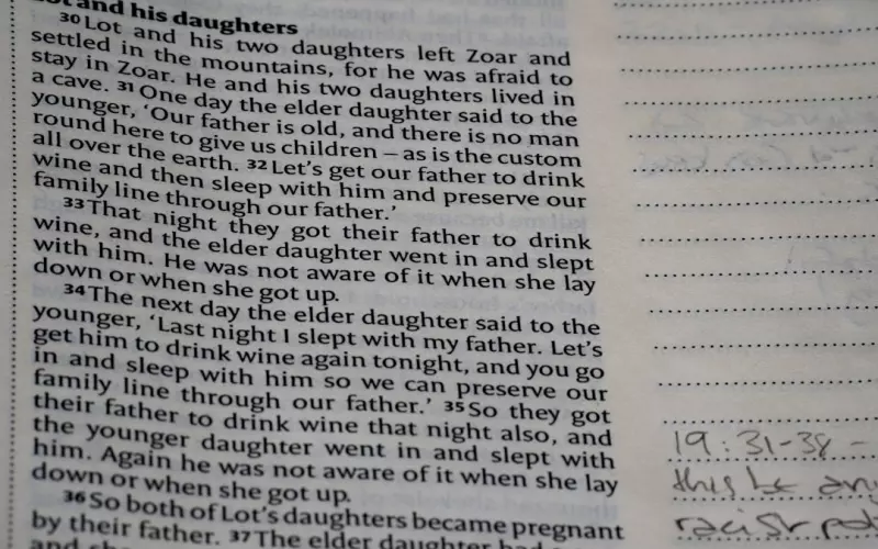 女方父母反对婚姻应该坚持吗(女方父母反对的婚姻最后都怎么样)