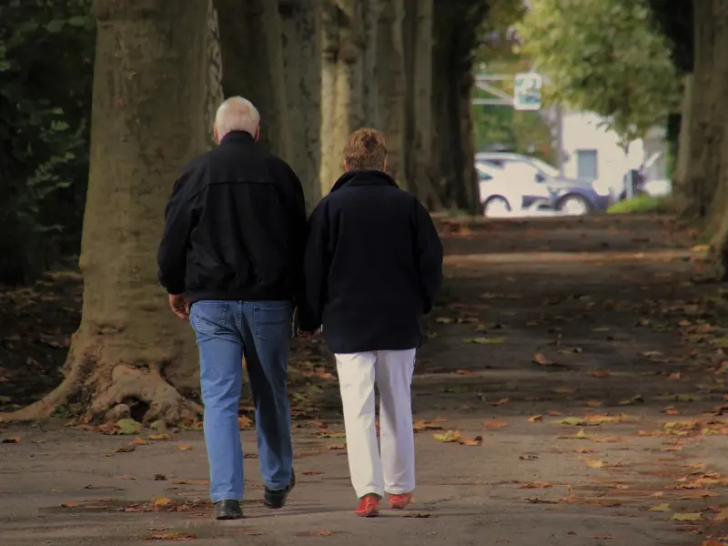 你和他之间，如果出现4个不正经关系时，就要小心了