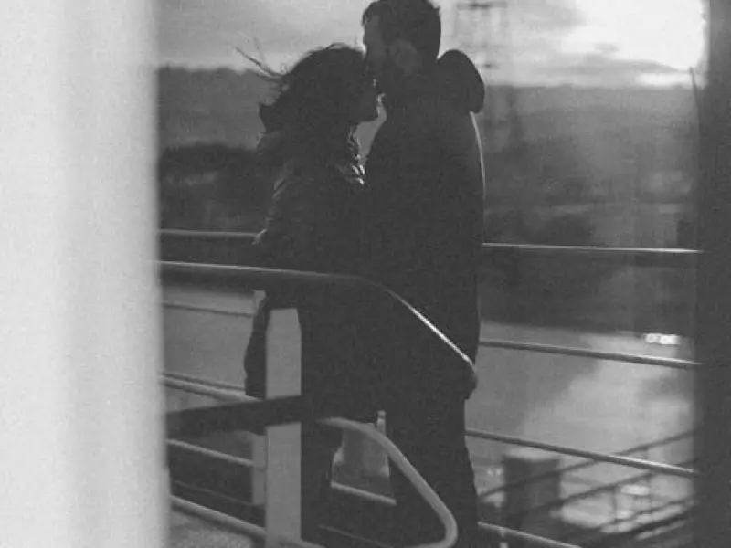 如果相爱的两个人都有家庭，做到这“四个字”，是最好的出路