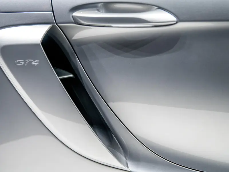 异性交往时，如果总“偷偷”做这4件事，小心出事儿