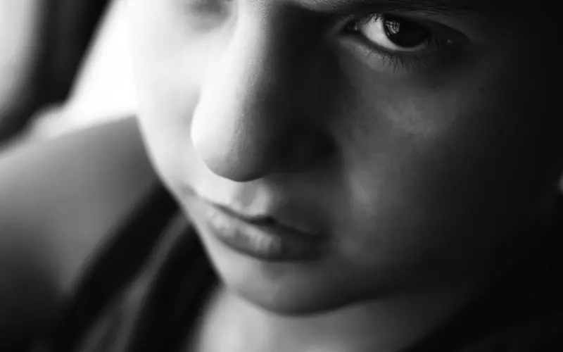 一生气就拉黑对方，想要被爱为何换来的是伤害？