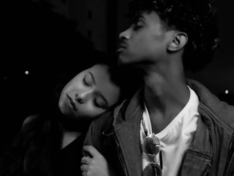 假如你选择了“不够爱”的那个人