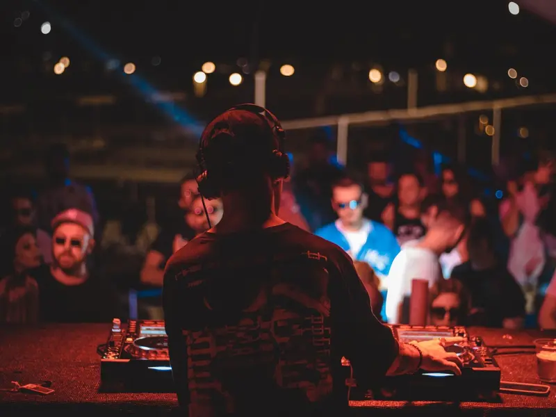 若有十分爱，要留几分给自己，懂得七分爱，才能让绝情的男人回到自己身边！