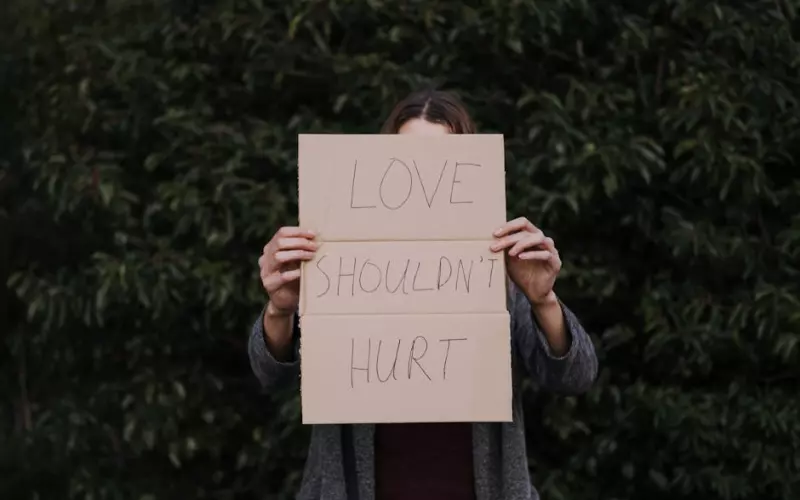 伤了一个男人他不爱了还能挽回吗