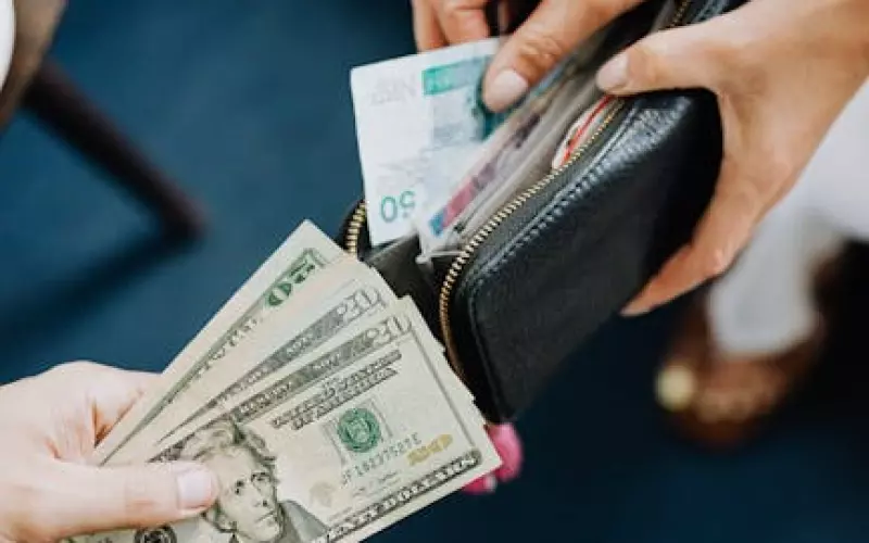 还钱给前男友一刀两断的话(前任欠钱要求什么)