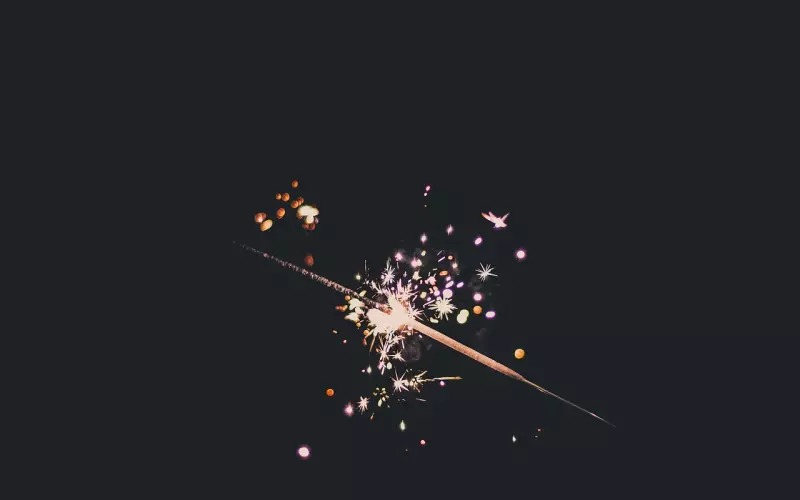 晚上和异性发这些信息，很容易擦出火花，要注意