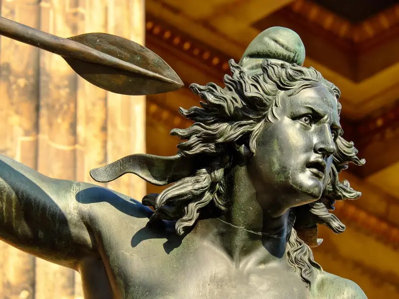 这样聊女生立马喜欢你！